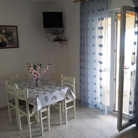 Apartments "Sea View" Miki & Ivana 볼 객실 사진