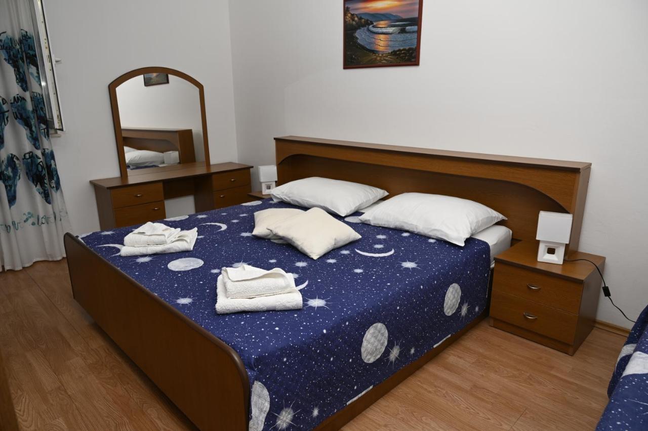 Apartments "Sea View" Miki & Ivana 볼 외부 사진