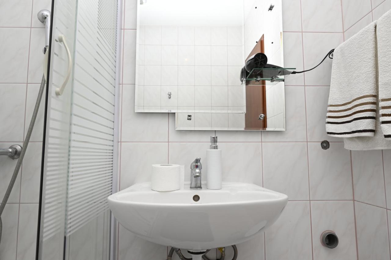Apartments "Sea View" Miki & Ivana 볼 외부 사진