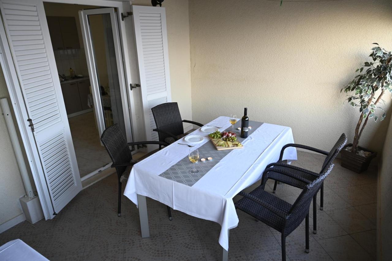 Apartments "Sea View" Miki & Ivana 볼 외부 사진
